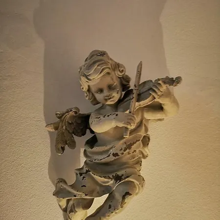 Oda ve Kahvaltı Corti Carmela 3*